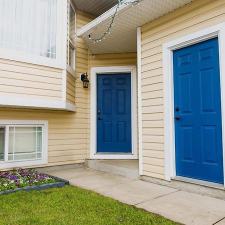 The Blue Door Hotell Grande Prairie Exteriör bild